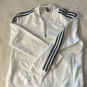 Men’s XL Adidas white zip up sweater. Great condition. Lightweight material.